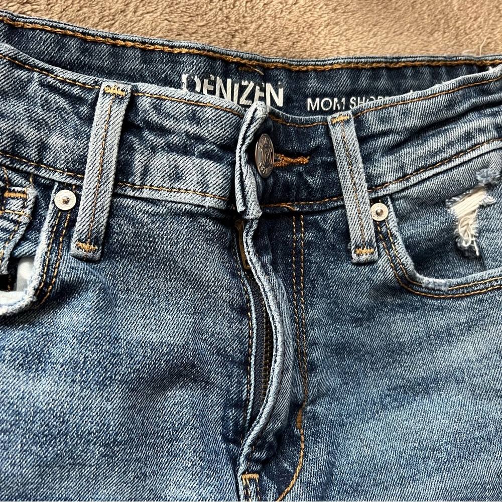 Levi’s Denizen Jean Mom Shorts Women’s Size 0 / 24 High Rise Distressed Denim - Picture 4 of 7